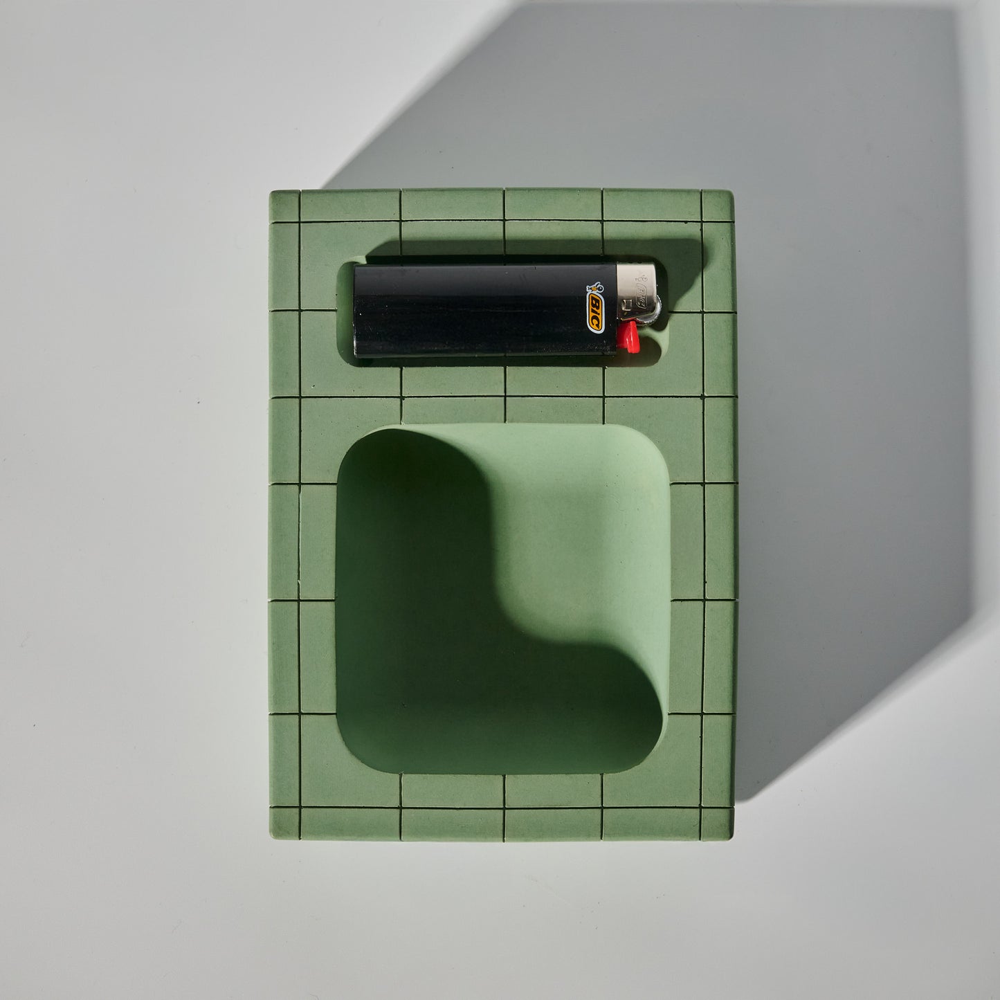 THE POOL TRAY
