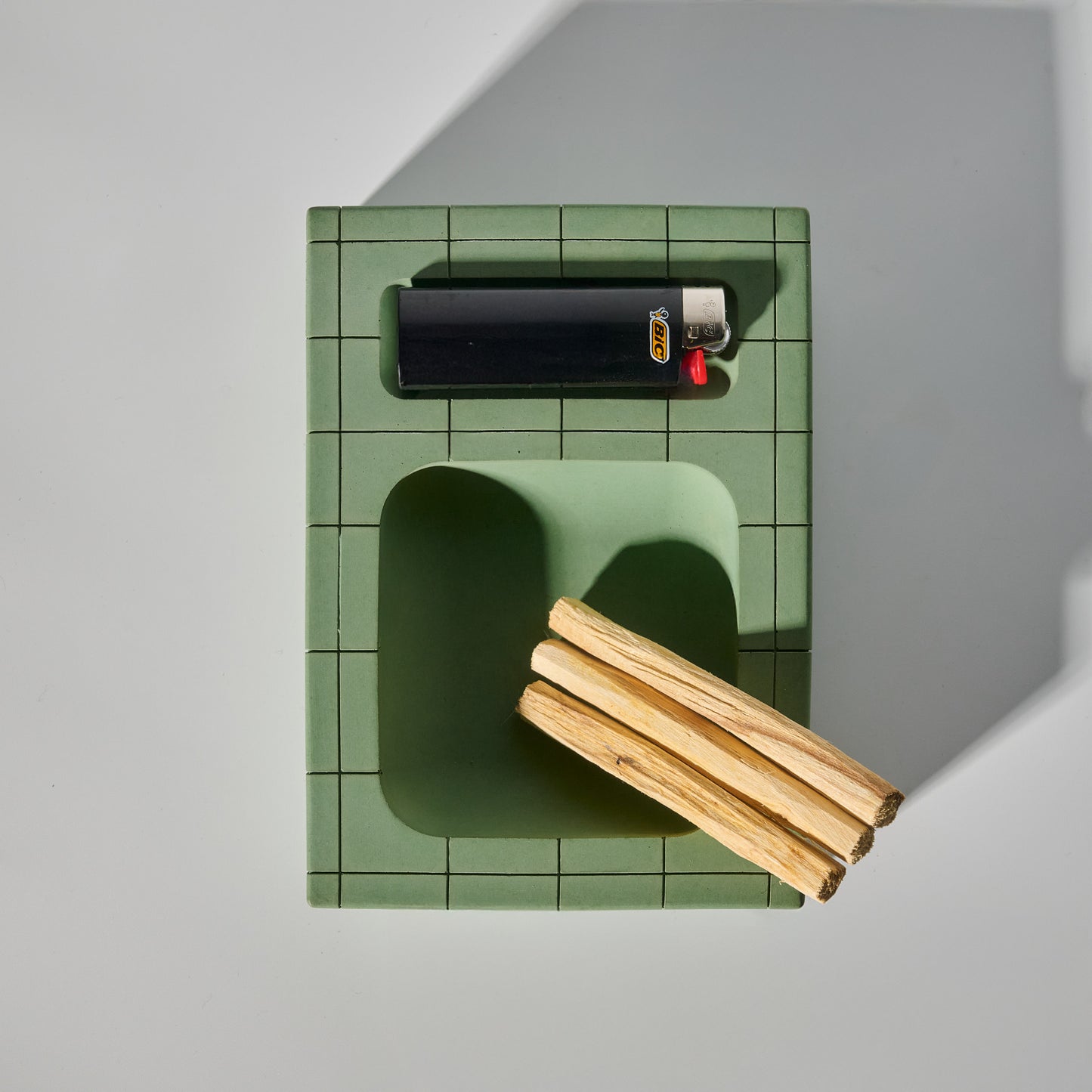 THE POOL TRAY